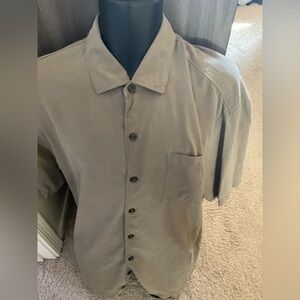Men’s used size XL Tommy Bahama 100% silk button down short sleeve brown shirt
